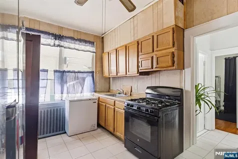 318 Ellery Avenue Newark NJ 07106