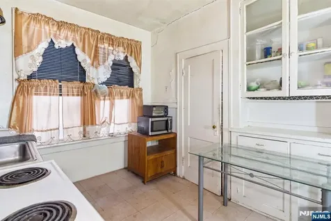 318 Ellery Avenue Newark NJ 07106