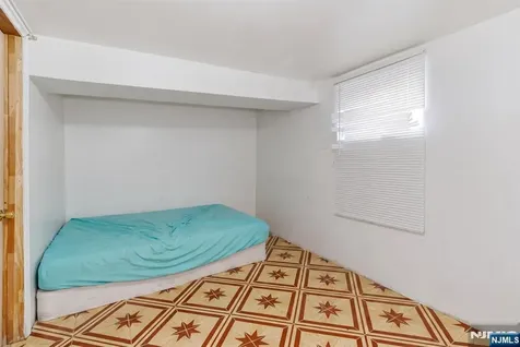 318 Ellery Avenue Newark NJ 07106