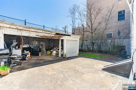 318 Ellery Avenue Newark NJ 07106