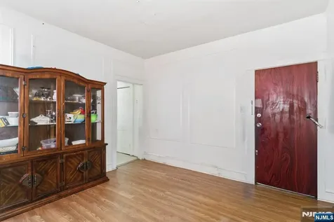 318 Ellery Avenue Newark NJ 07106
