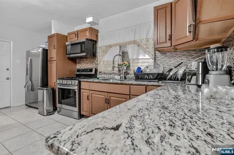 754 Highland Avenue Newark NJ 07104