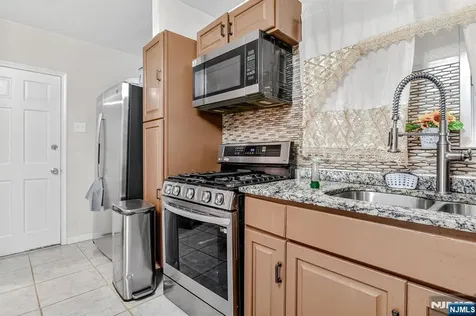 754 Highland Avenue Newark NJ 07104