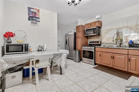 754 Highland Avenue Newark NJ 07104