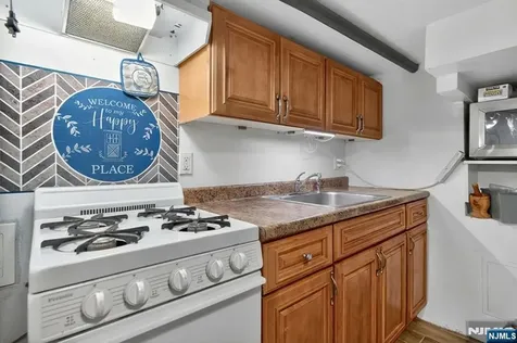 754 Highland Avenue Newark NJ 07104