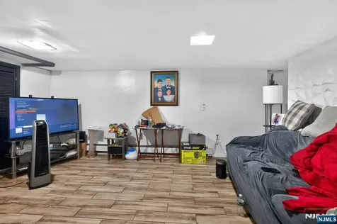 754 Highland Avenue Newark NJ 07104