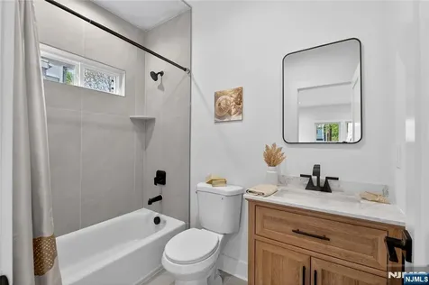 287 Orange Road Montclair NJ 07042