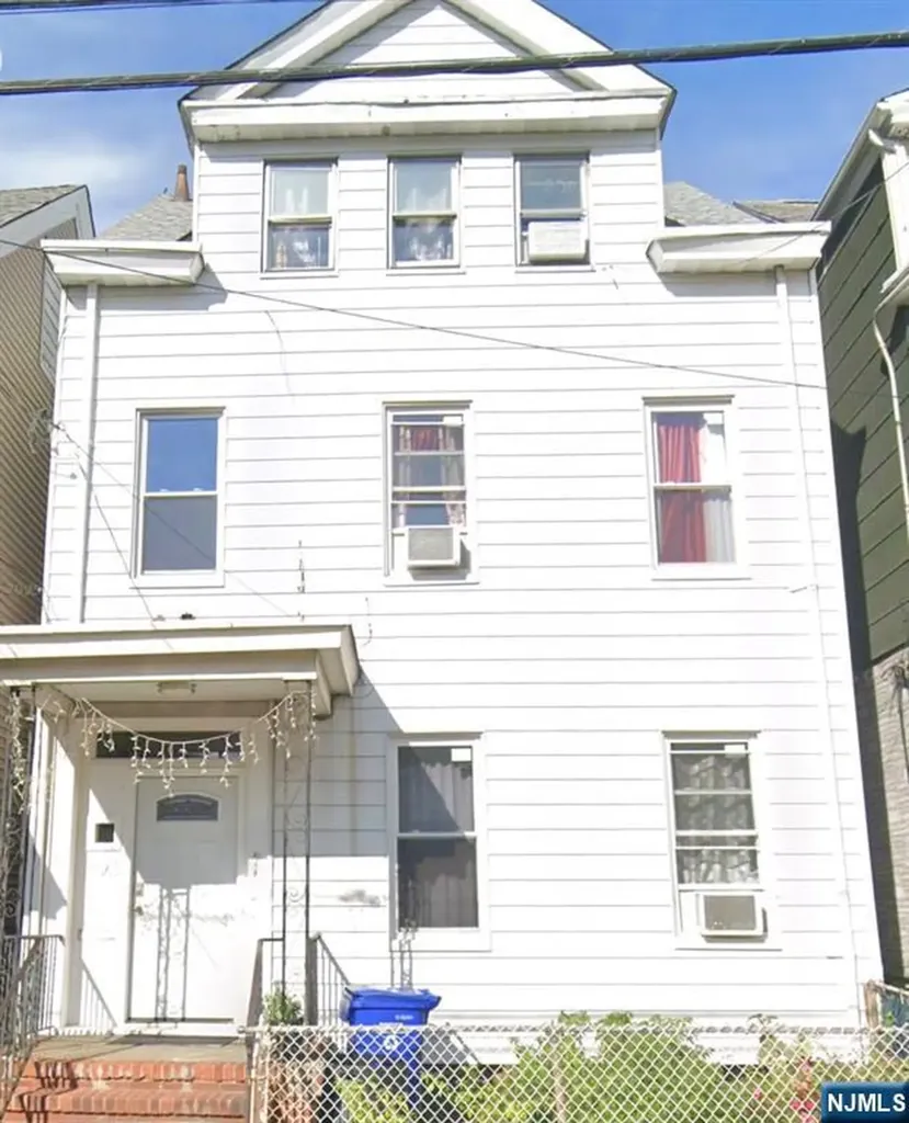 192 Edmund Avenue Paterson NJ 07502