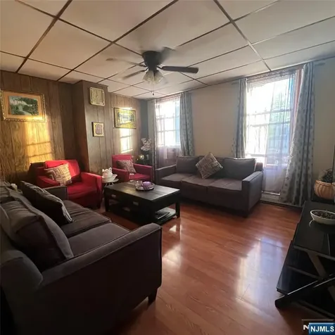 192 Edmund Avenue Paterson NJ 07502