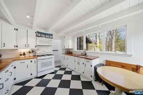 109 Taylortown Road Montville Township NJ 07005