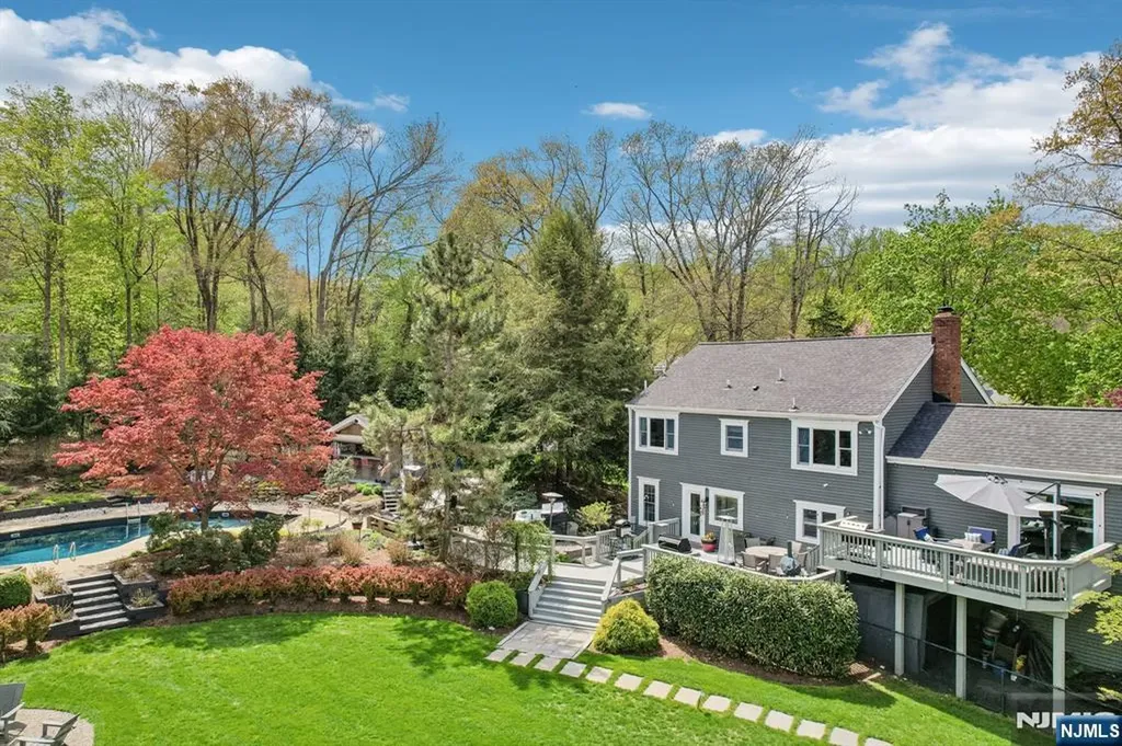 52 Stonefence Road Oakland NJ 07436