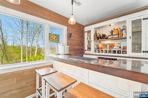 52 Stonefence Road Oakland NJ 07436