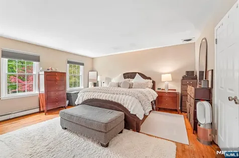 52 Stonefence Road Oakland NJ 07436