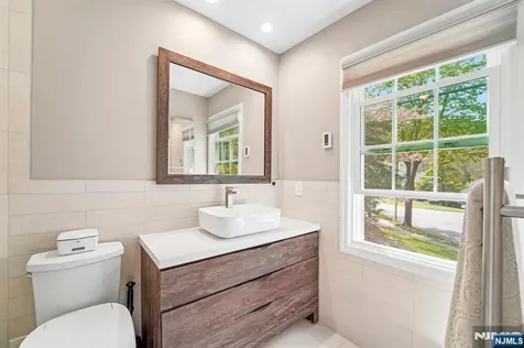 52 Stonefence Road Oakland NJ 07436