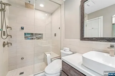 52 Stonefence Road Oakland NJ 07436