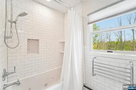 52 Stonefence Road Oakland NJ 07436