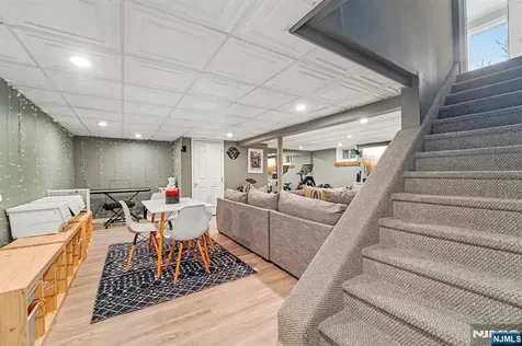 52 Stonefence Road Oakland NJ 07436