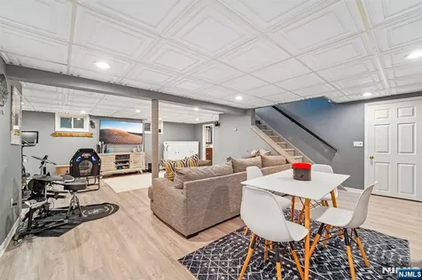 52 Stonefence Road Oakland NJ 07436