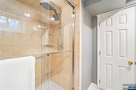 52 Stonefence Road Oakland NJ 07436