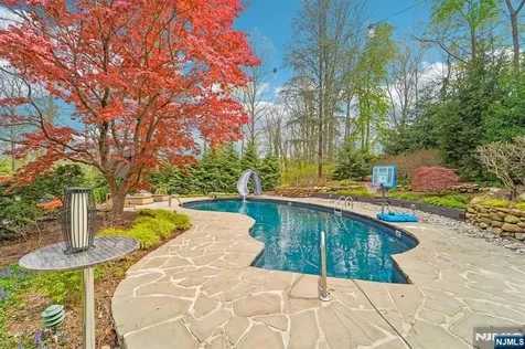 52 Stonefence Road Oakland NJ 07436