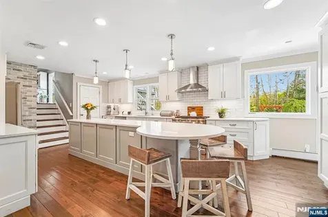 52 Stonefence Road Oakland NJ 07436