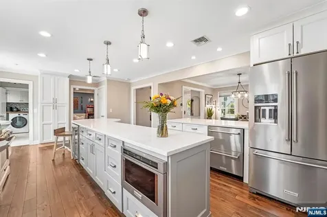 52 Stonefence Road Oakland NJ 07436