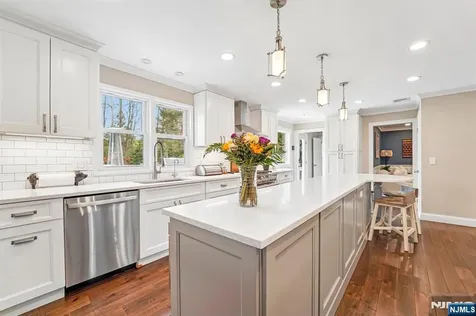52 Stonefence Road Oakland NJ 07436
