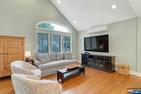 631 Cooper Avenue Oradell NJ 07649