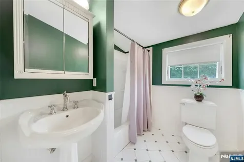 631 Cooper Avenue Oradell NJ 07649