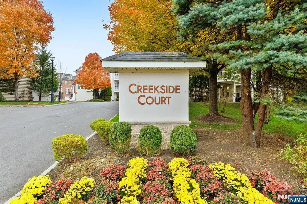 43 Creekside Court Secaucus NJ 07094