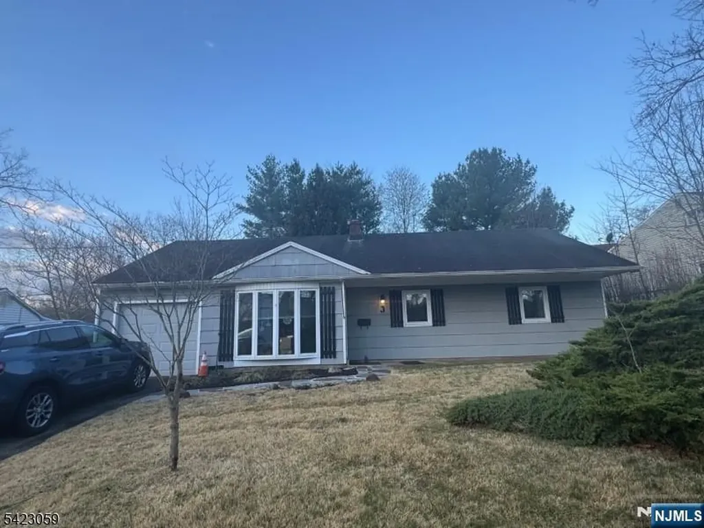 3 Spalding Drive Livingston NJ 07039