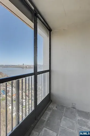 5 Horizon Fort Lee NJ 07024