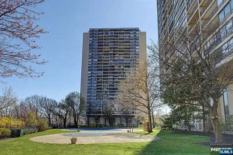5 Horizon Fort Lee NJ 07024