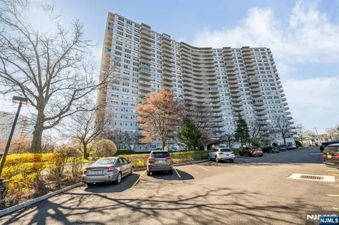 2000 Linwood Avenue Fort Lee NJ 07024