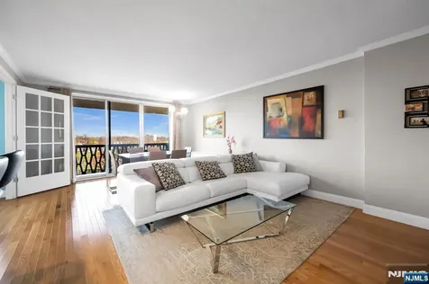 2000 Linwood Avenue Fort Lee NJ 07024