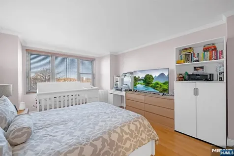 2000 Linwood Avenue Fort Lee NJ 07024