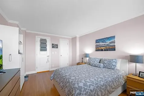 2000 Linwood Avenue Fort Lee NJ 07024