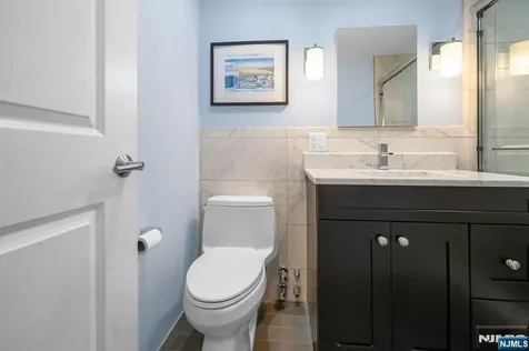 2000 Linwood Avenue Fort Lee NJ 07024