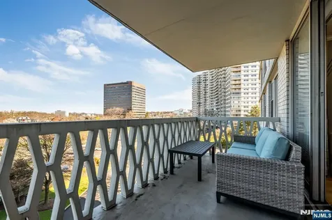 2000 Linwood Avenue Fort Lee NJ 07024