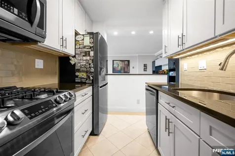 2000 Linwood Avenue Fort Lee NJ 07024