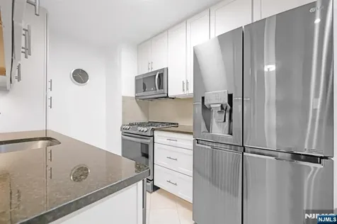 2000 Linwood Avenue Fort Lee NJ 07024