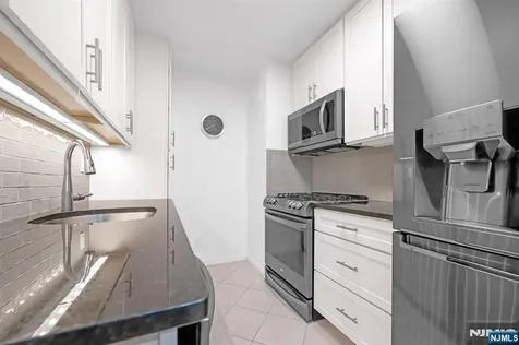 2000 Linwood Avenue Fort Lee NJ 07024