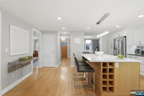 89 Surrey Lane Tenafly NJ 07670