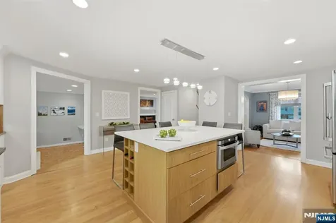 89 Surrey Lane Tenafly NJ 07670