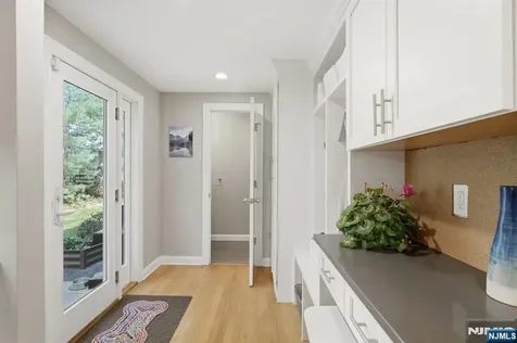 89 Surrey Lane Tenafly NJ 07670