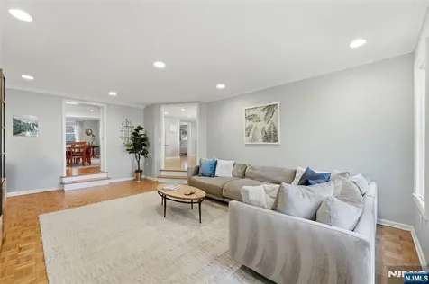 89 Surrey Lane Tenafly NJ 07670