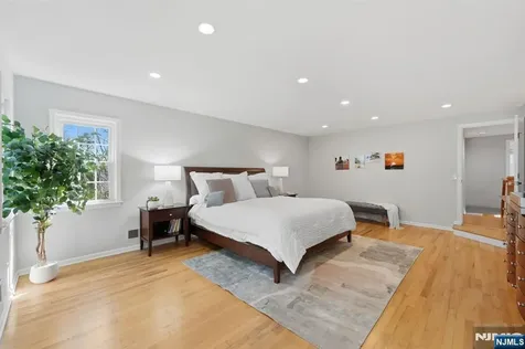 89 Surrey Lane Tenafly NJ 07670