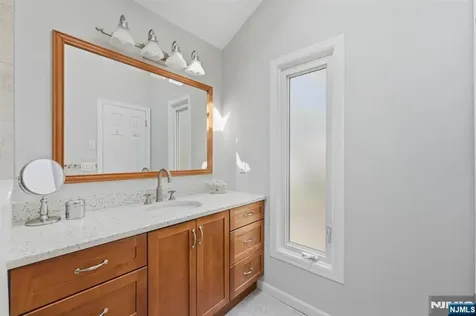 89 Surrey Lane Tenafly NJ 07670