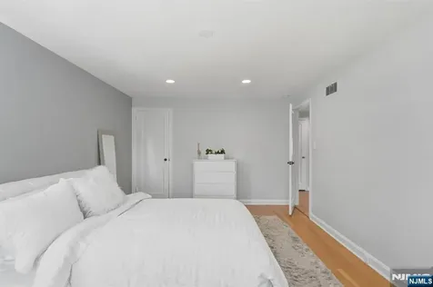 89 Surrey Lane Tenafly NJ 07670