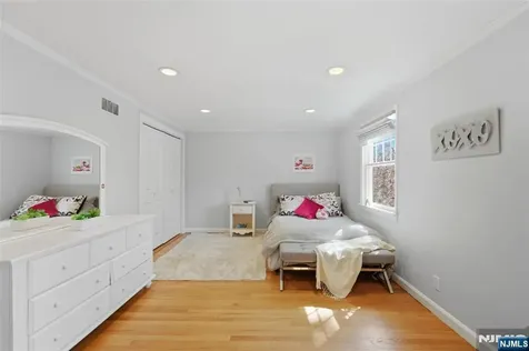89 Surrey Lane Tenafly NJ 07670